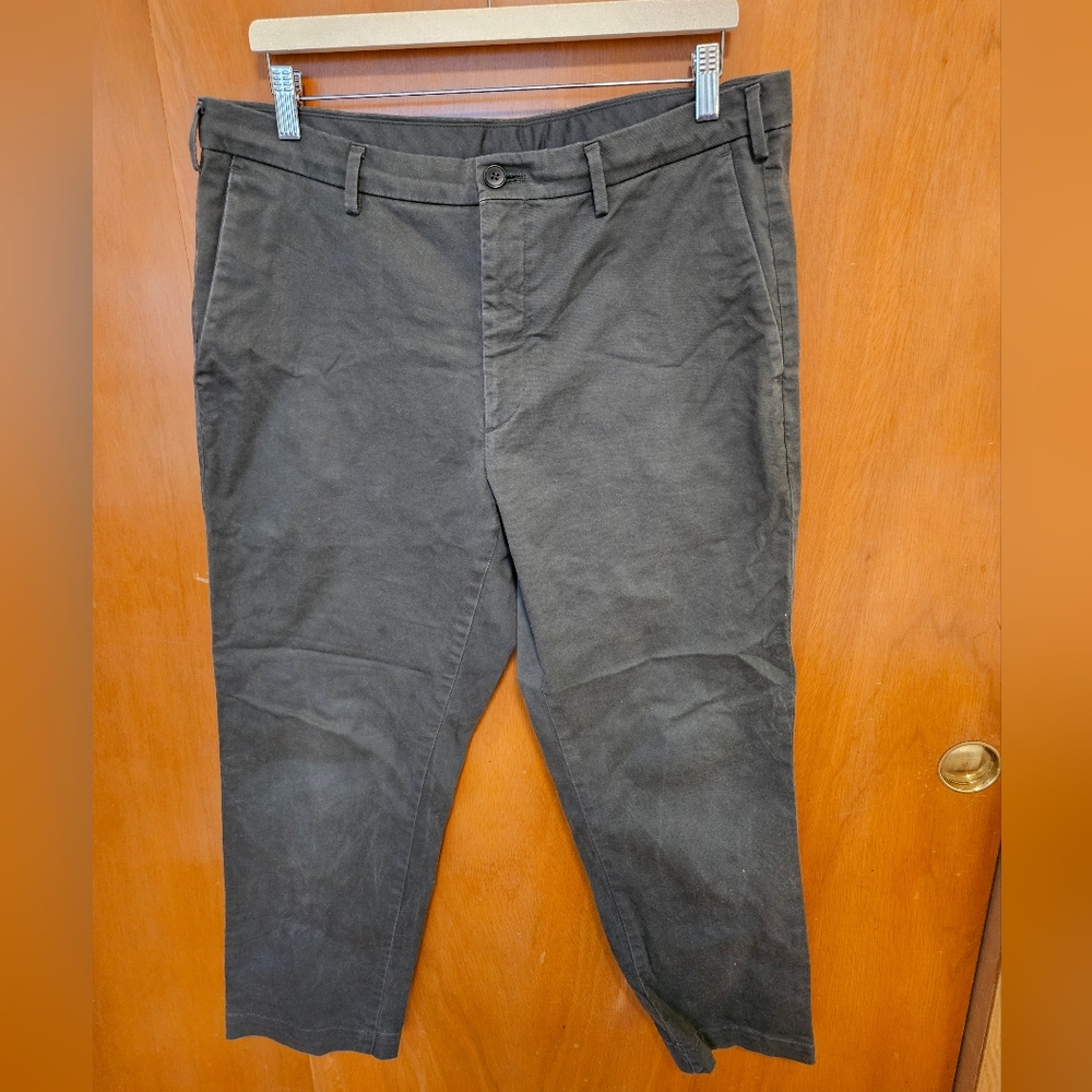 Uniqlo Men's Dark Oliv Slim Fit Chinos 35x27